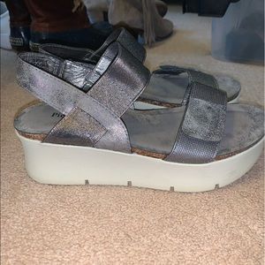 Pierre Dumas Platform Shoe (size 7)